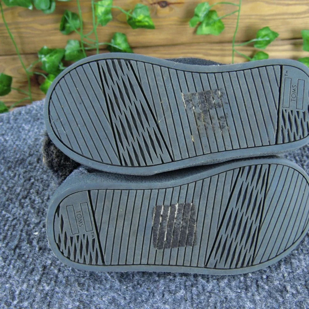 Toms‎ Toddler 7 Gray Faux Suede Faux Fur Lined Ankle Boots Warm Cozy Winter Shoe